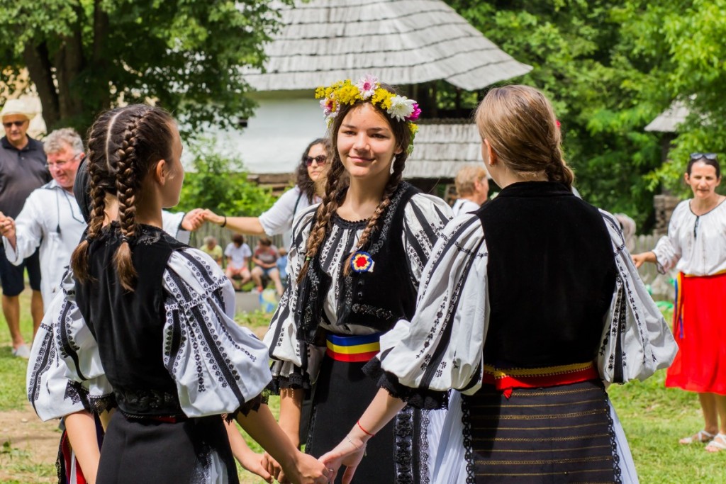 ziua iei muzeul satului costum popular traditii hora (5)
