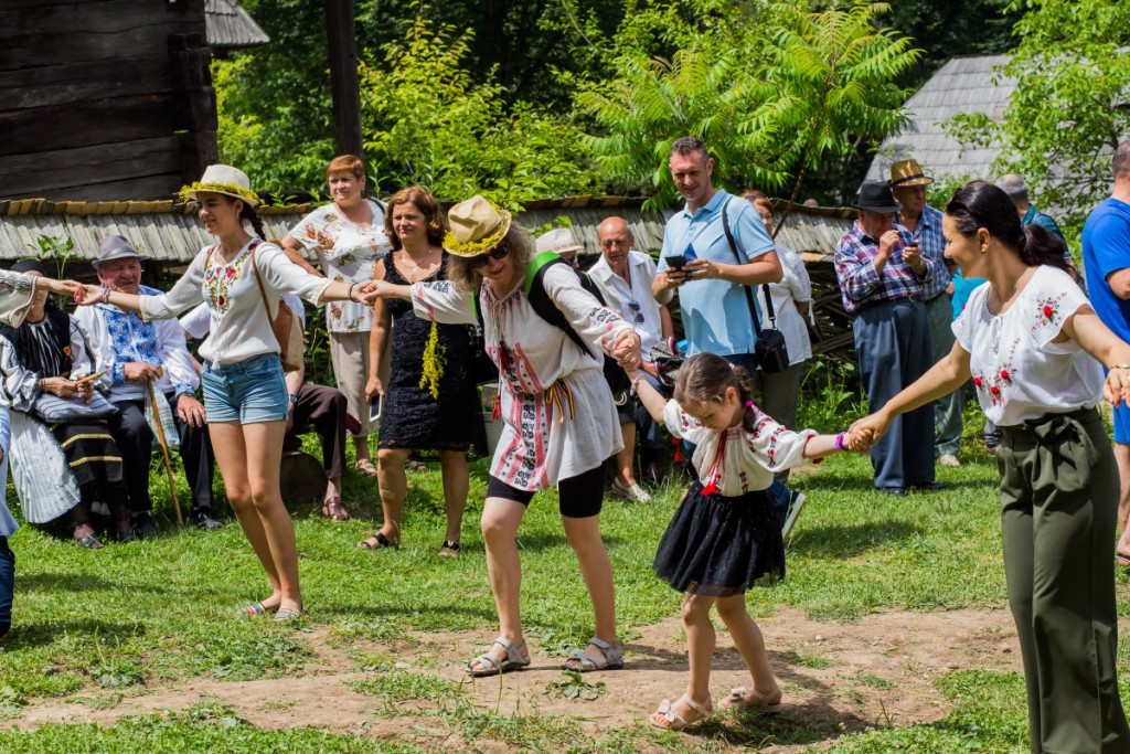 ziua iei muzeul satului costum popular traditii hora (6)