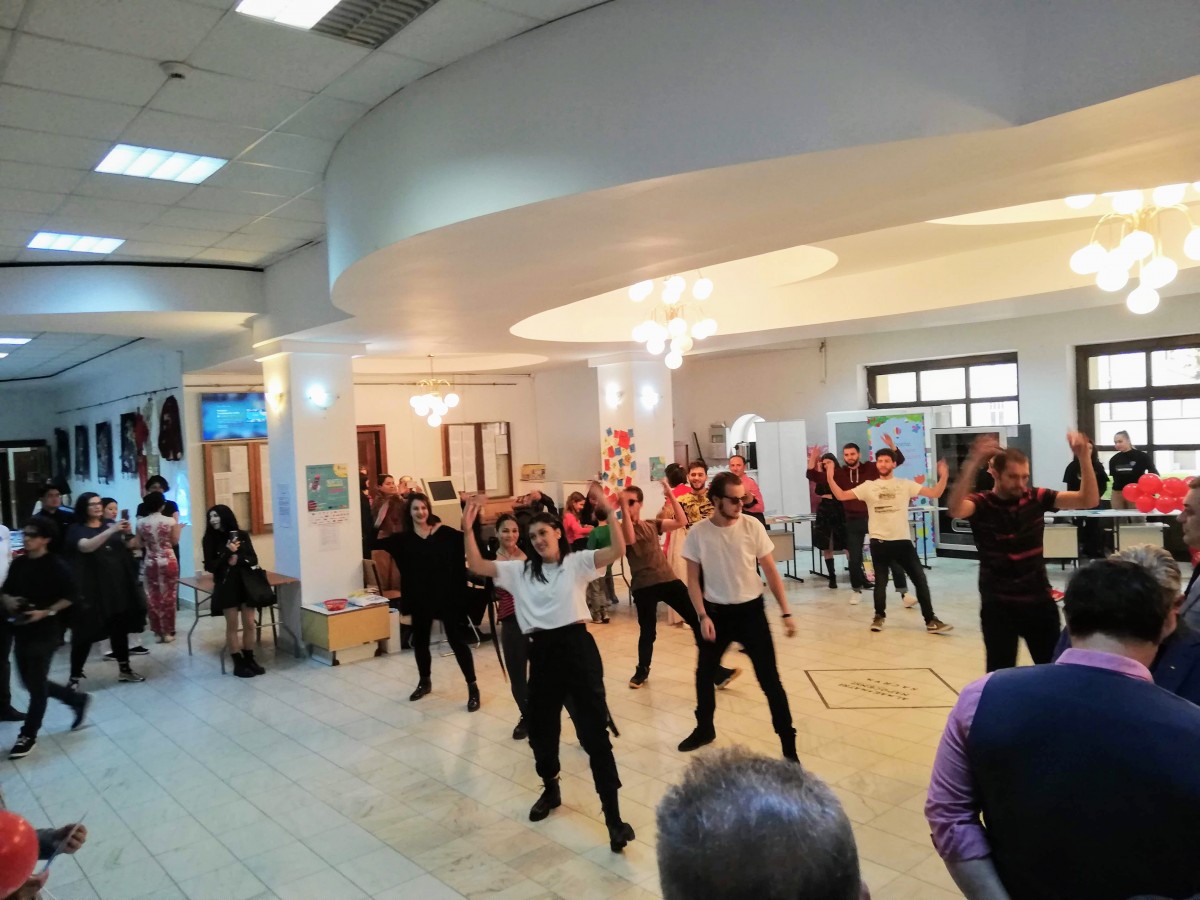 noaptea cercetatorilor dansuri