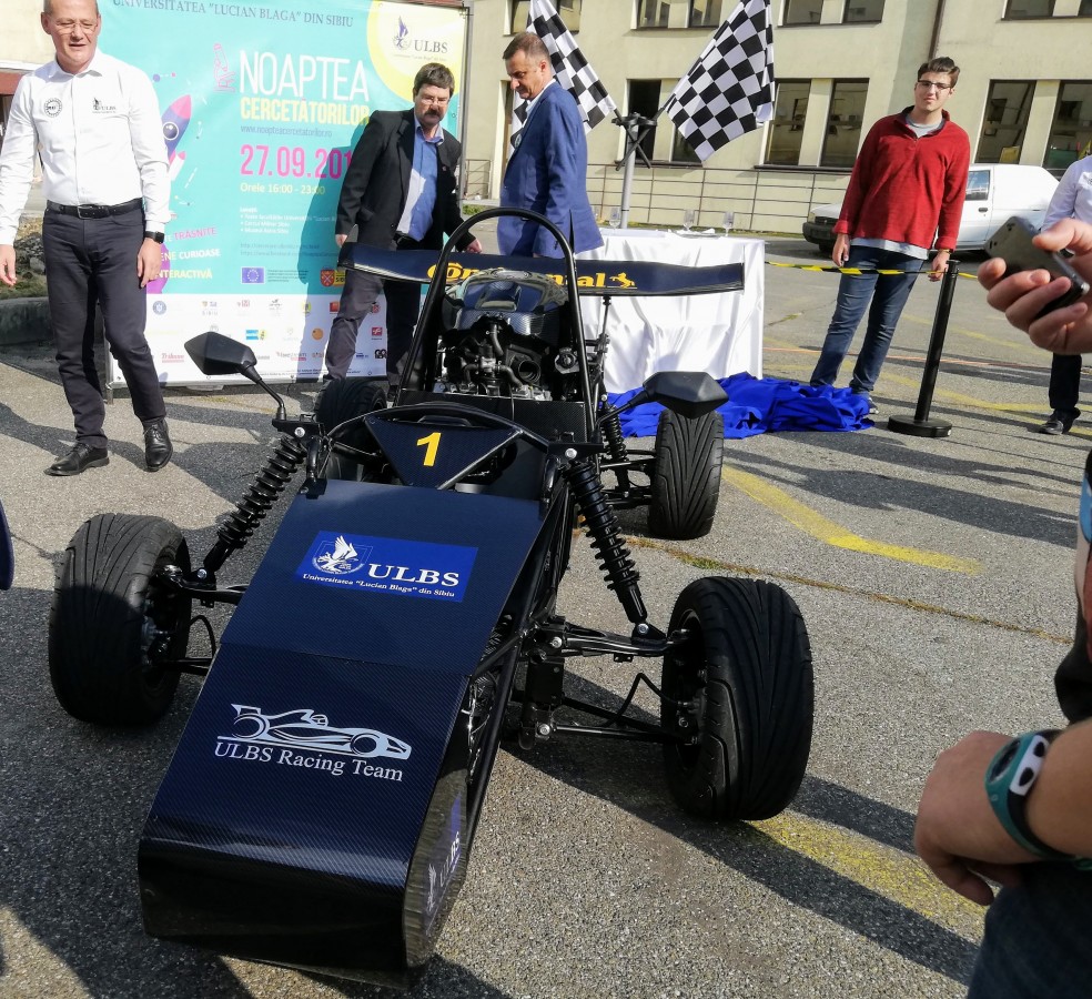 noaptea cercetatorilor formula 1 masina