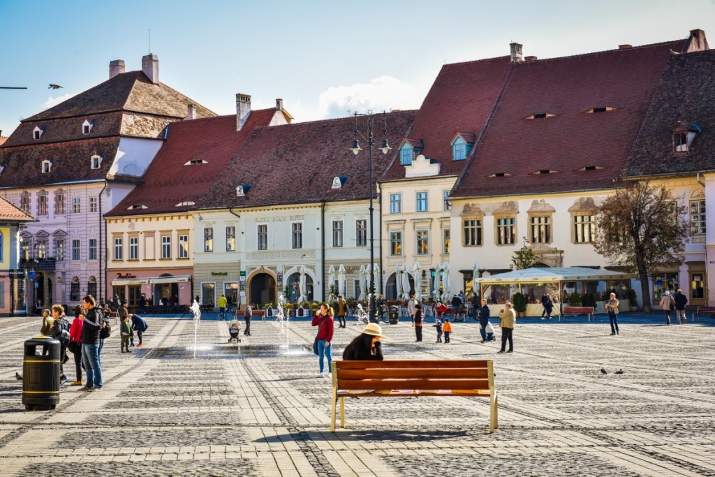 Sibiu piata mare toamna soare fantana