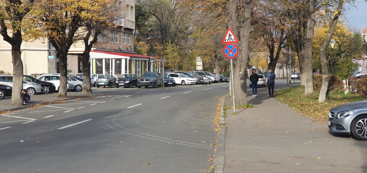 Taximetriștii spun că în 15 - 20 de minute, orice mașină lăsată parcată în zonă este ridicată