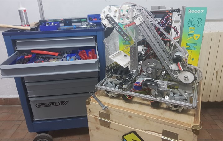 robotul echipei gear maniacs