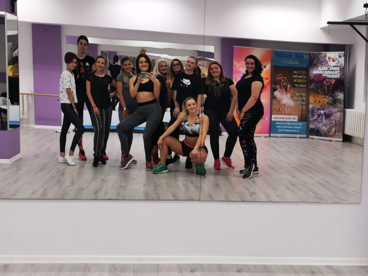 micile afaceri twerk1