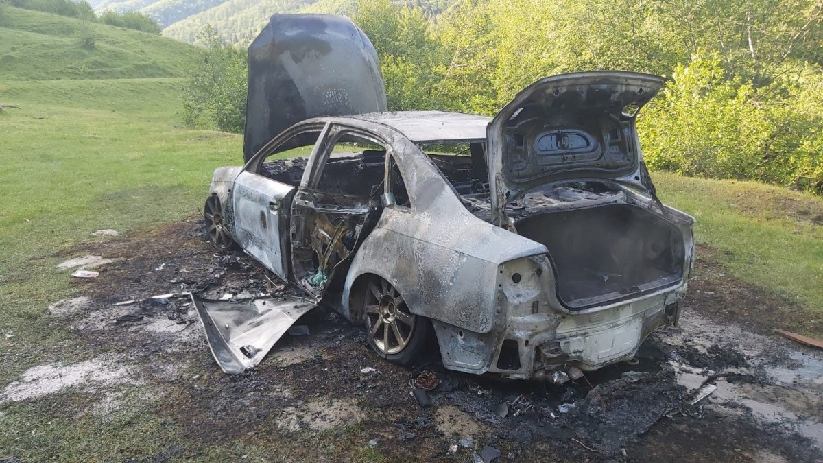 masina incendiata valea moasei3