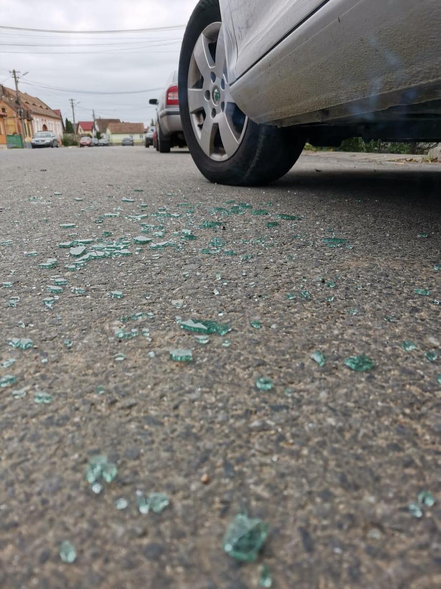 7 mașini sparte într-o singură noapte în Sibiu