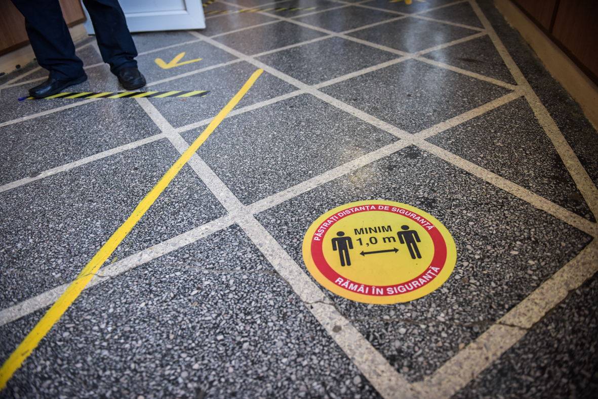 Sibiu: 12 elevi și profesori infectați cu Covid. 423, în izolare