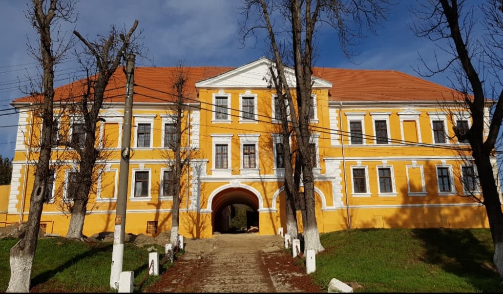 Primul deces la Centrul de Recuperare Dumbrăveni. Jumătate din beneficiari sunt infectați