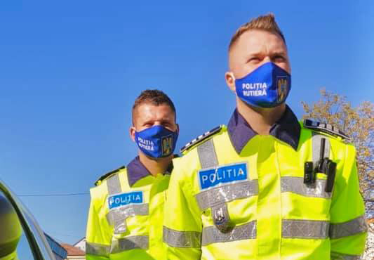 Dialogul polițiștilor sibieni cu șoferul care i-a chemat acasa să-i ia carnetul: V-am zis că am băut, dar dacă trebuie, suflu!