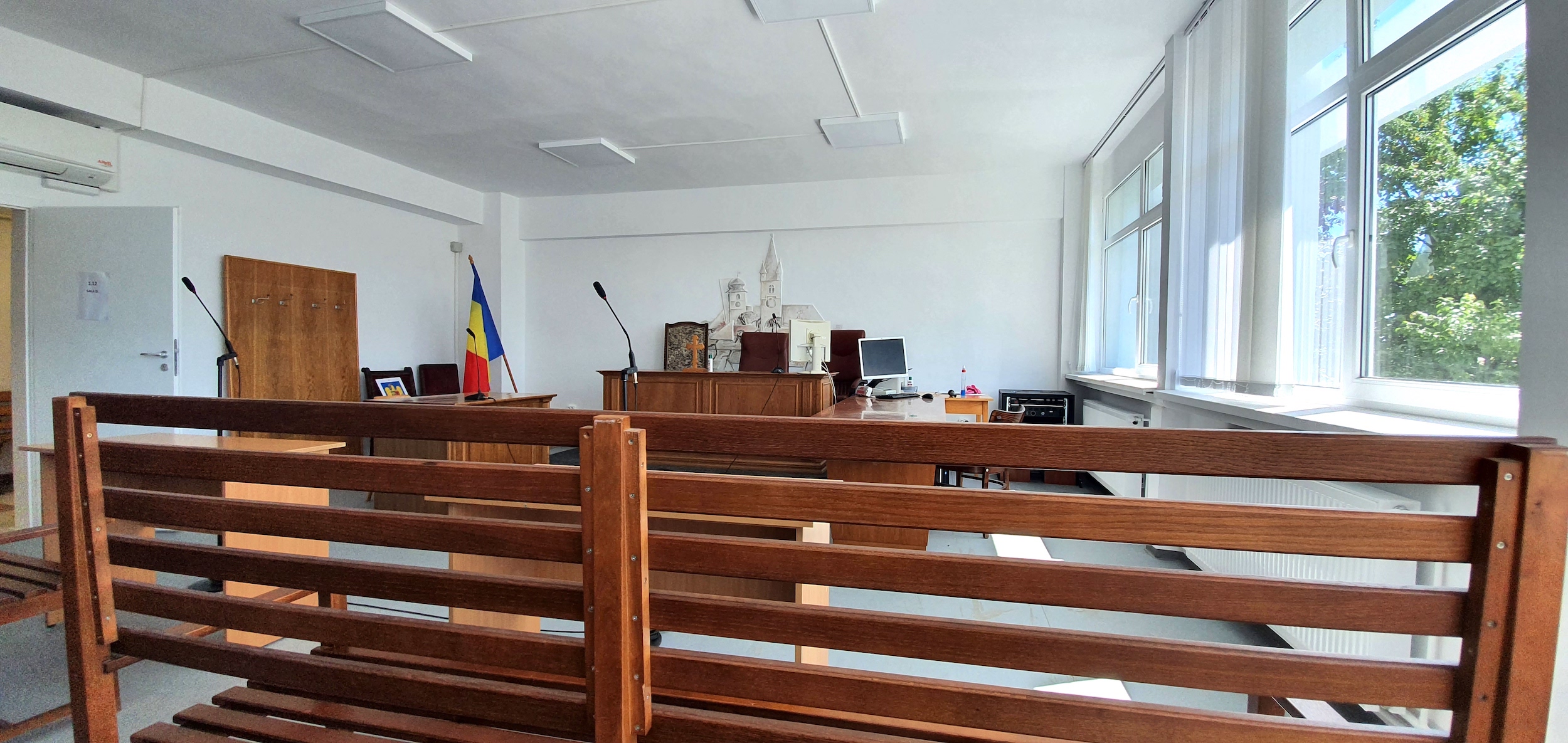 Instanțele Sibiului: încă un caz confirmat de Covid-19, două suspecte. Întreg personalul va fi testat