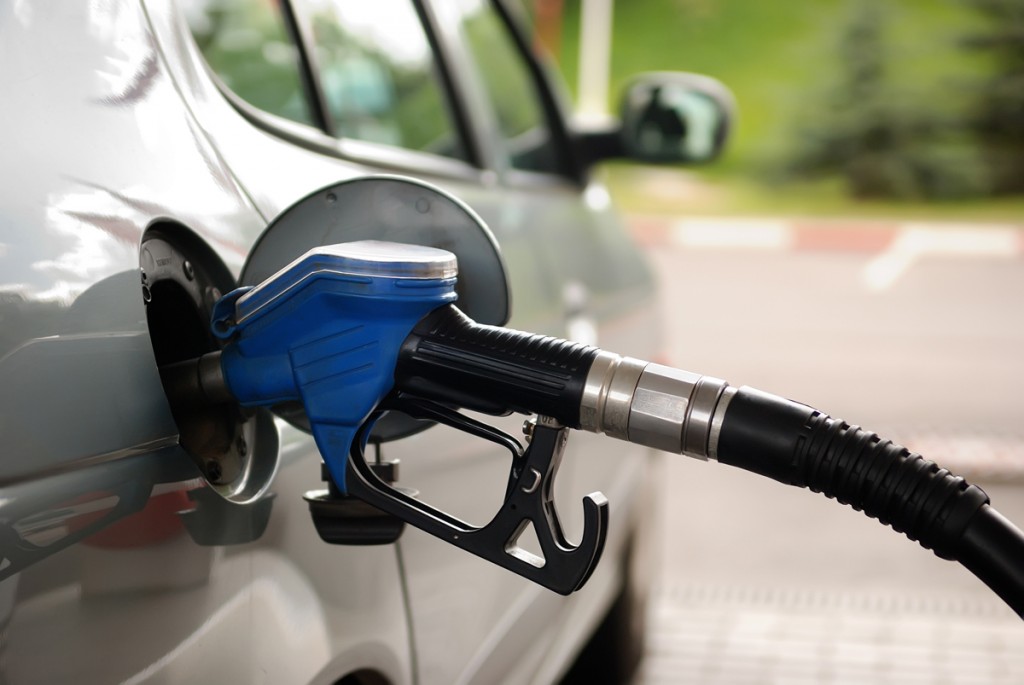 Benzina şi motorina s-au ieftinit cu 6-9 bani pe litru, în luna august