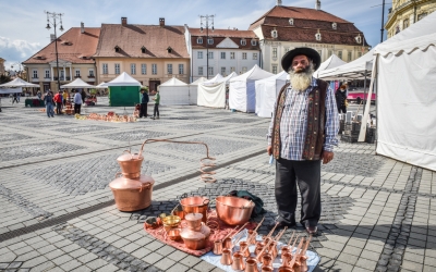 Povestea celui mai iscusit meșter căldărar din Sibiu: „tinerii de la mine au învățat meserie”
