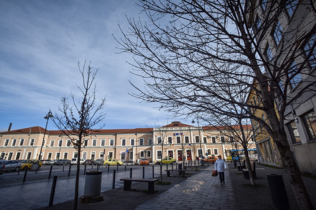 Tânăra căutată pentru tâlhărie, prinsă de polițiști în gara Sibiu
