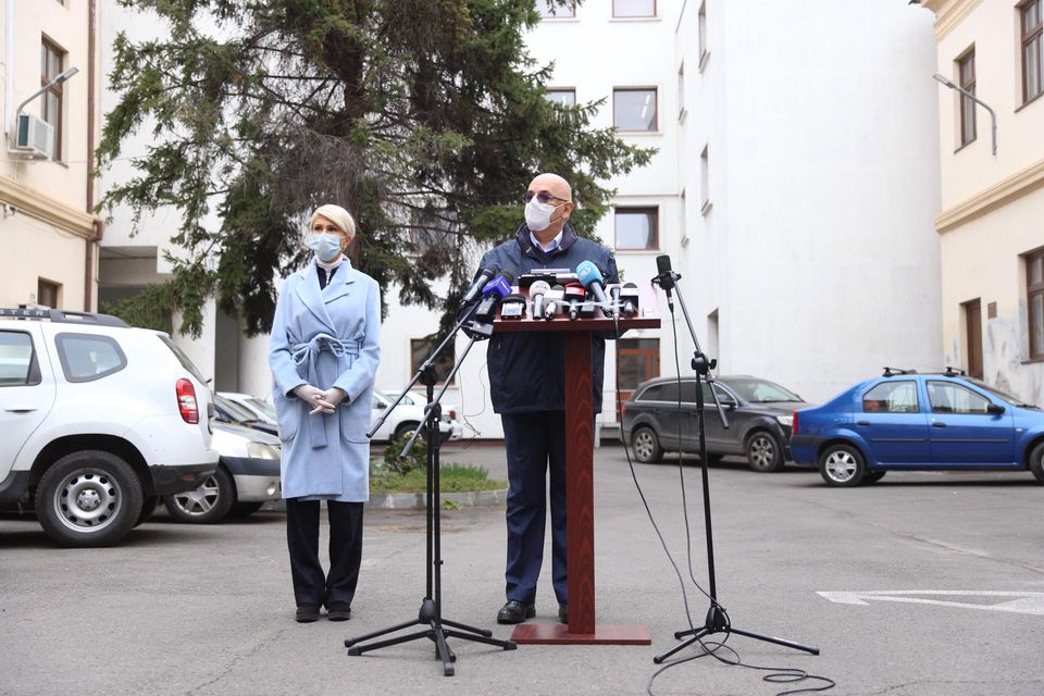 Raed Arafat: În municipiul Sibiu deja nu mai vorbim de focare, vorbim de transmitere comunitară intensă