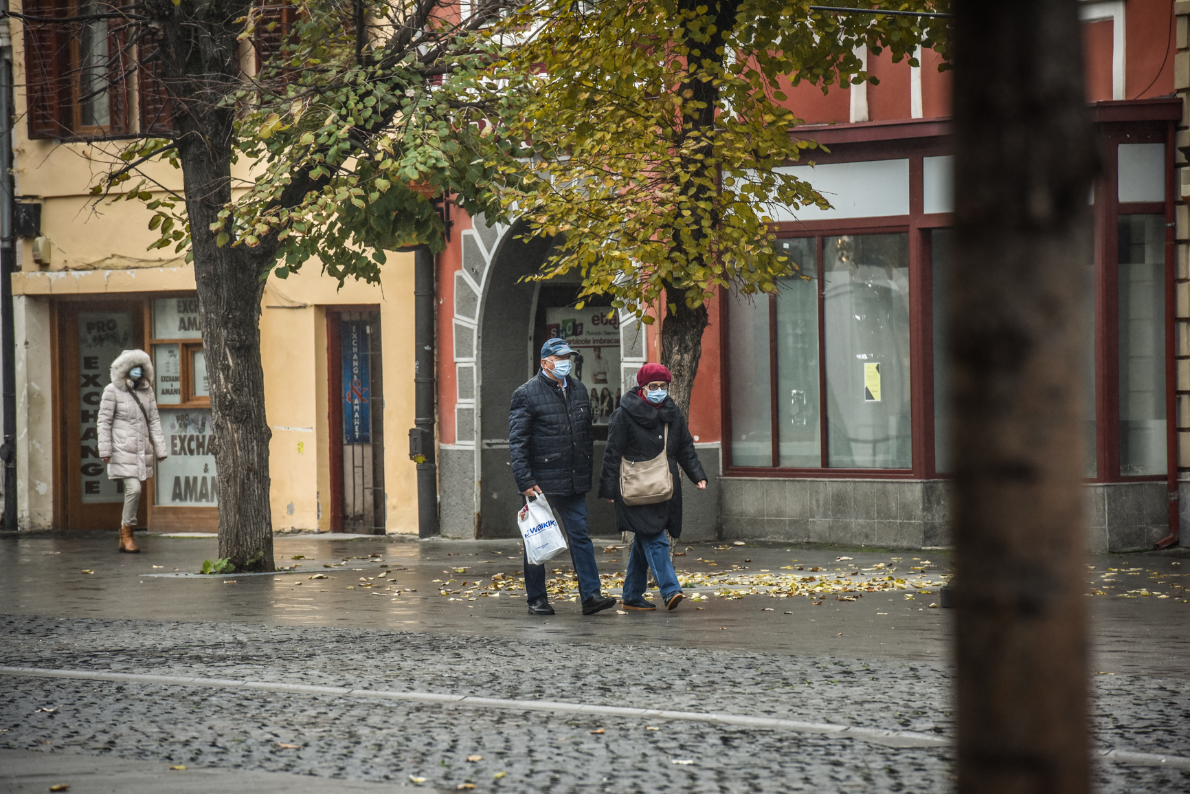 Cum clarifică autoritățile detaliile carantinei de la Sibiu: adeverințele angajatorilor, creșe și declarații de mână sau tipărite