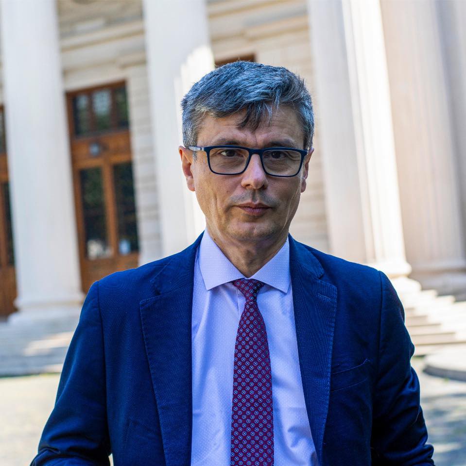 Ministrul Economiei are Covid. 