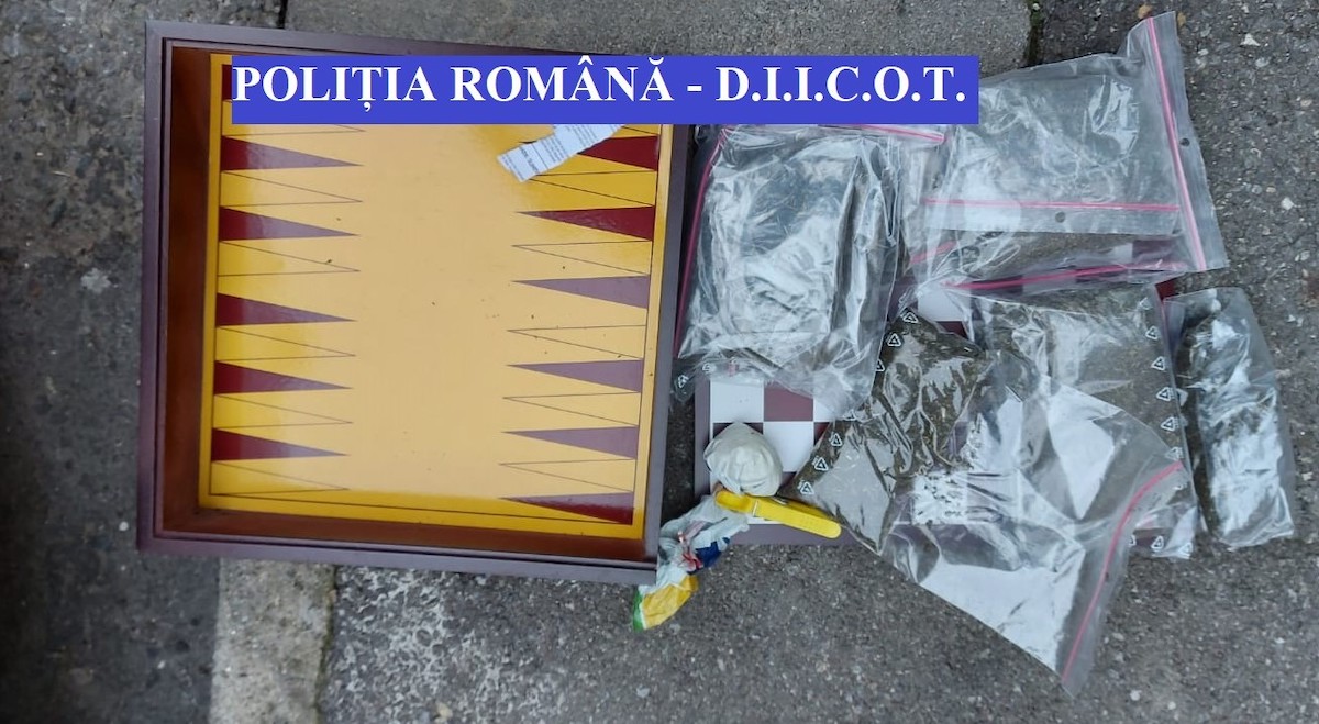 Trafic de droguri: Trei sibieni au fost reținuți, iar al patrulea este sub control judiciar