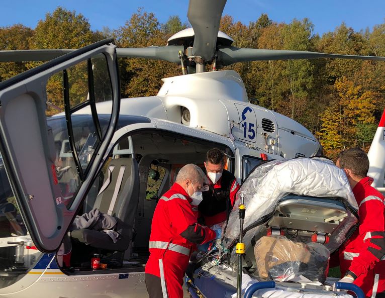 Bolnavi de COVID-19 din Belgia au început să fie transferaţi cu elicoptere-ambulanţă în Germania
