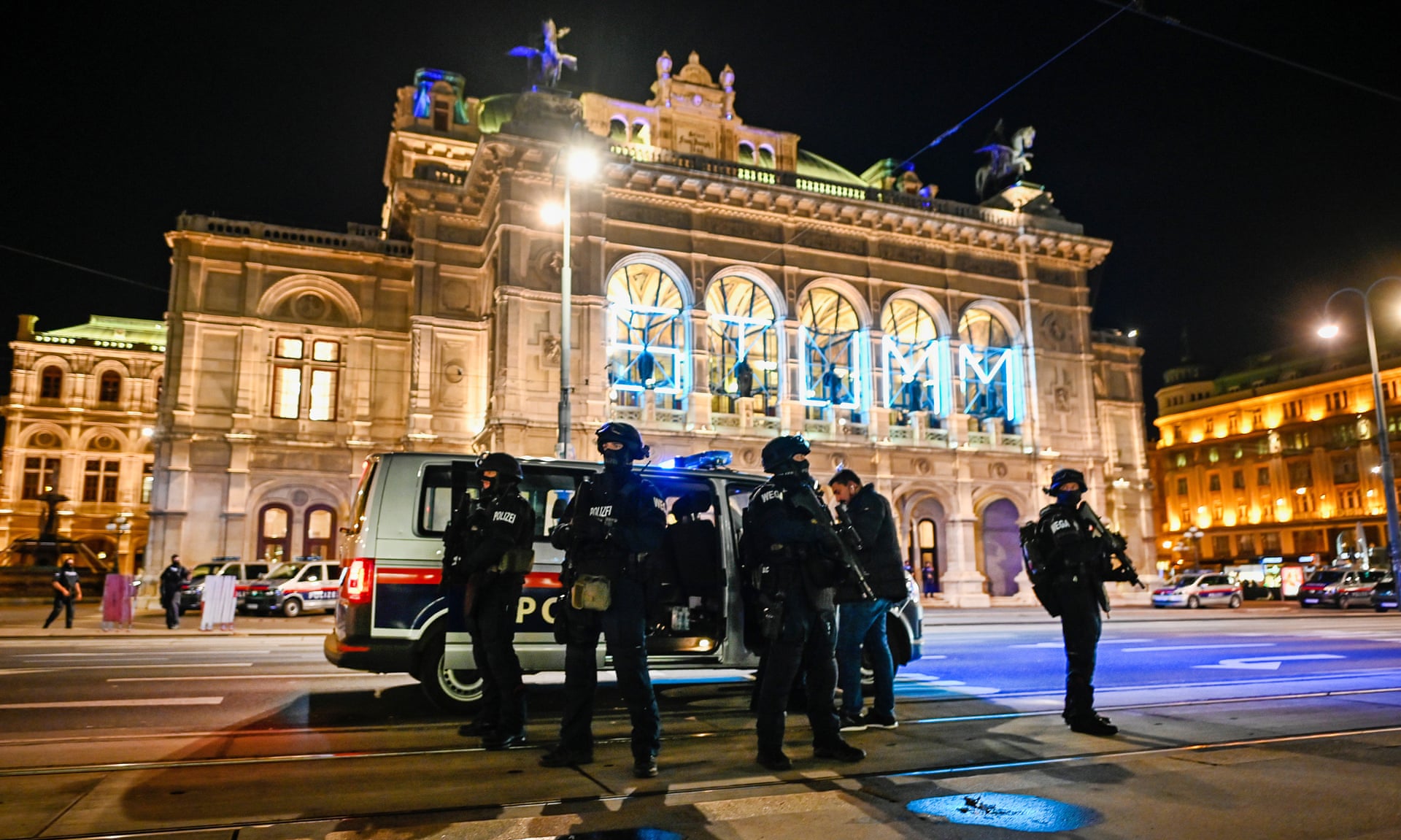 Trei civili au fost ucişi în atacul de aseară, de la Viena