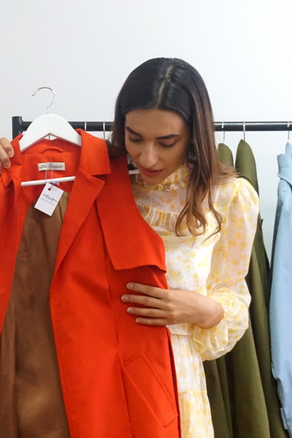 Plasticul pe care îl reciclează sibienii ajunge să fie transformat în haine