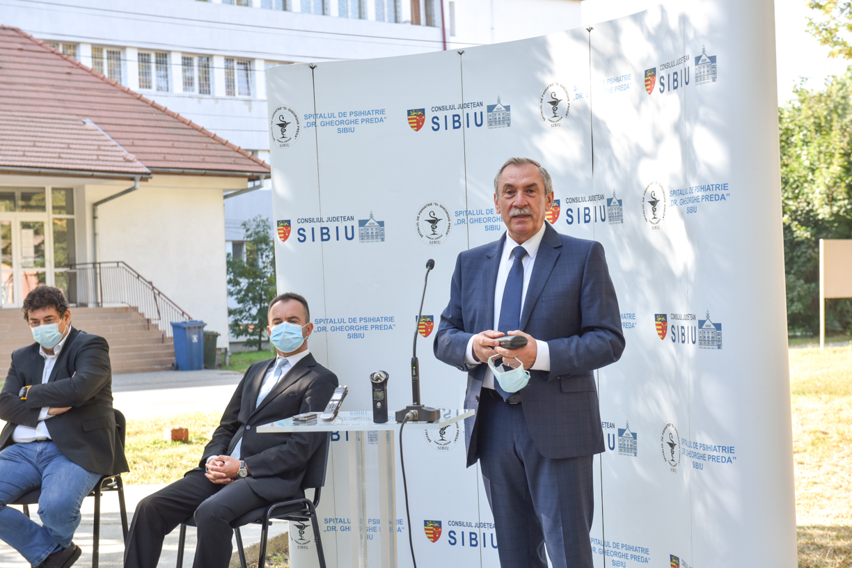 La două teste, unul e pozitiv. DSP: Se testează destul de bine. Este cât ar trebui pentru județul Sibiu