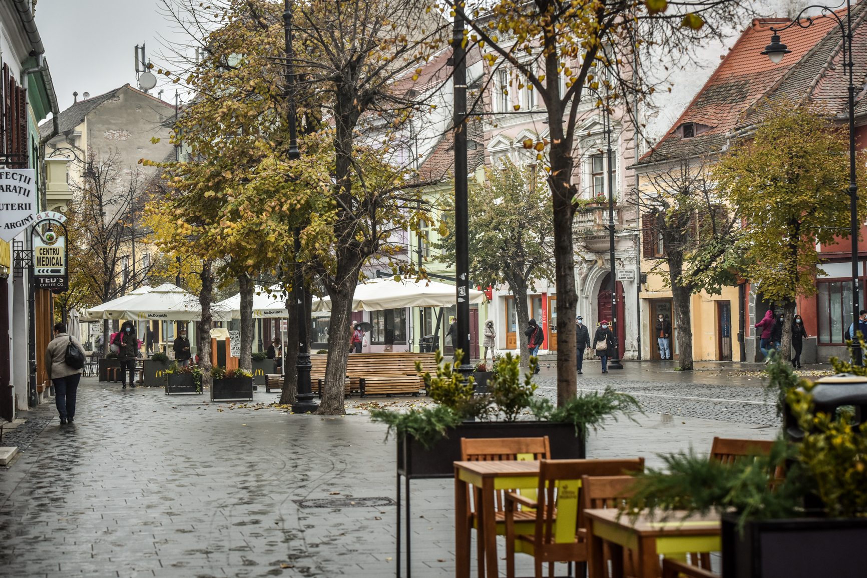 Terasele din Sibiu rămân deschise. Legea națională bate propunerea locală