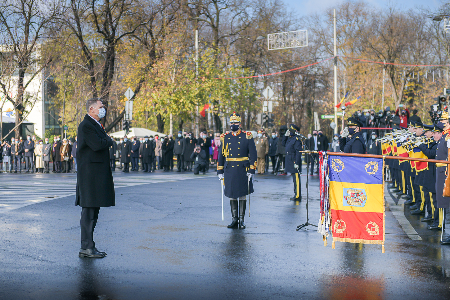 ViDEO Iohannis de Ziua Națională: personalul medical și toți cei care se sacrifică pentru a opri răspândirea virusului sunt eroii acestui an