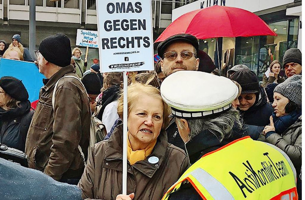 6.000 de bunici germani, conduși de o sibiancă împotriva extremismului. ”Dacă tăcem cu toții, se întâmplă din nou...”