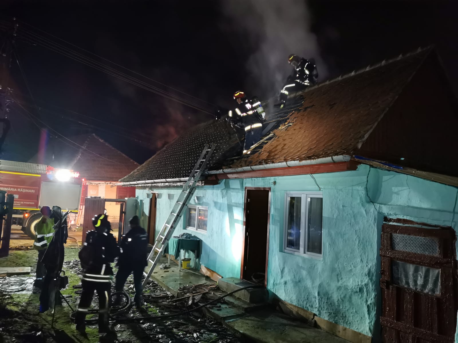 Incendiu la o casă din Rășinari, din cauza unui coș de fum deteriorat