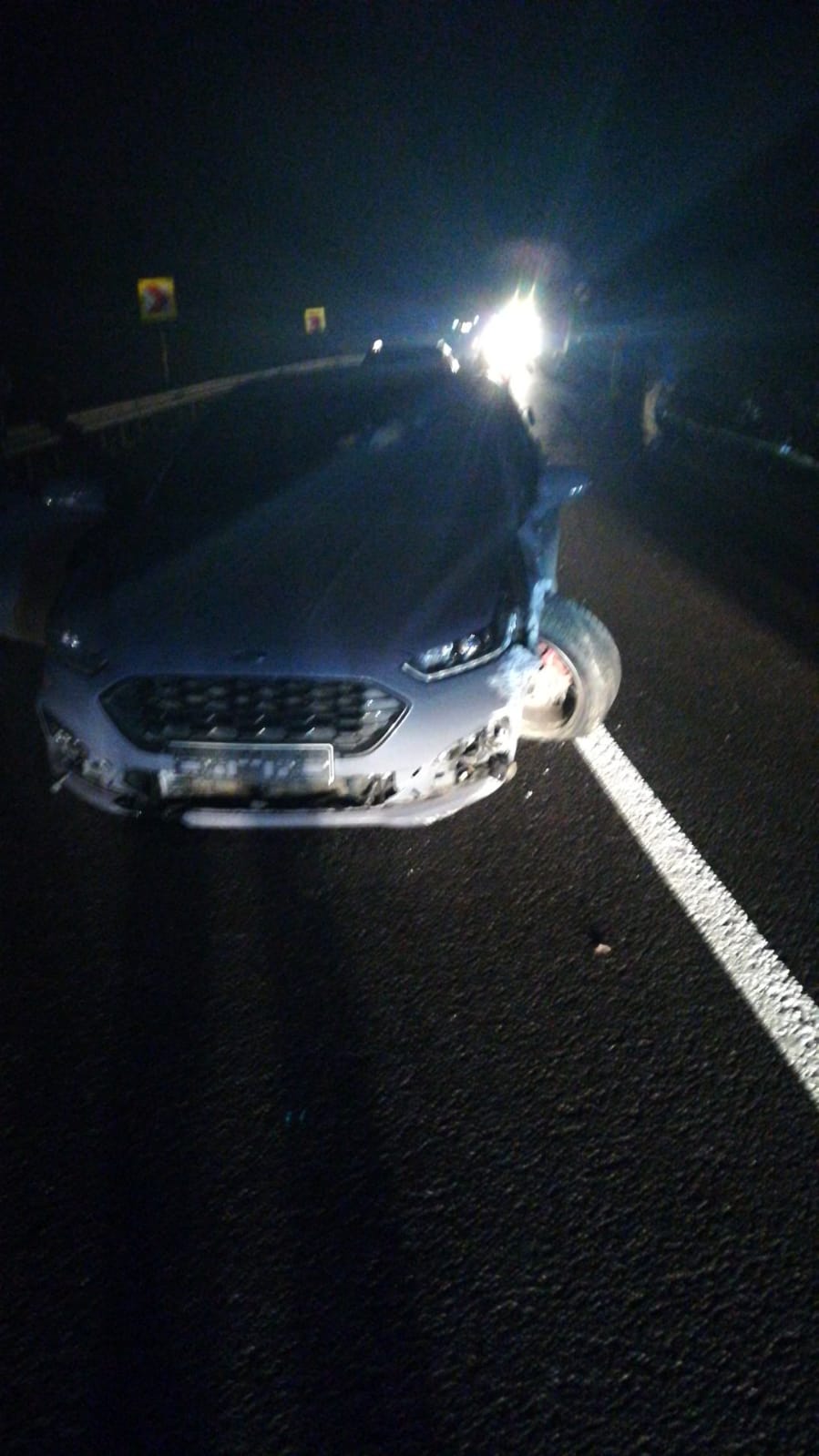 VIDEO Noi căderi de pietre pe Valea Oltului. O mașină a fost avariată
