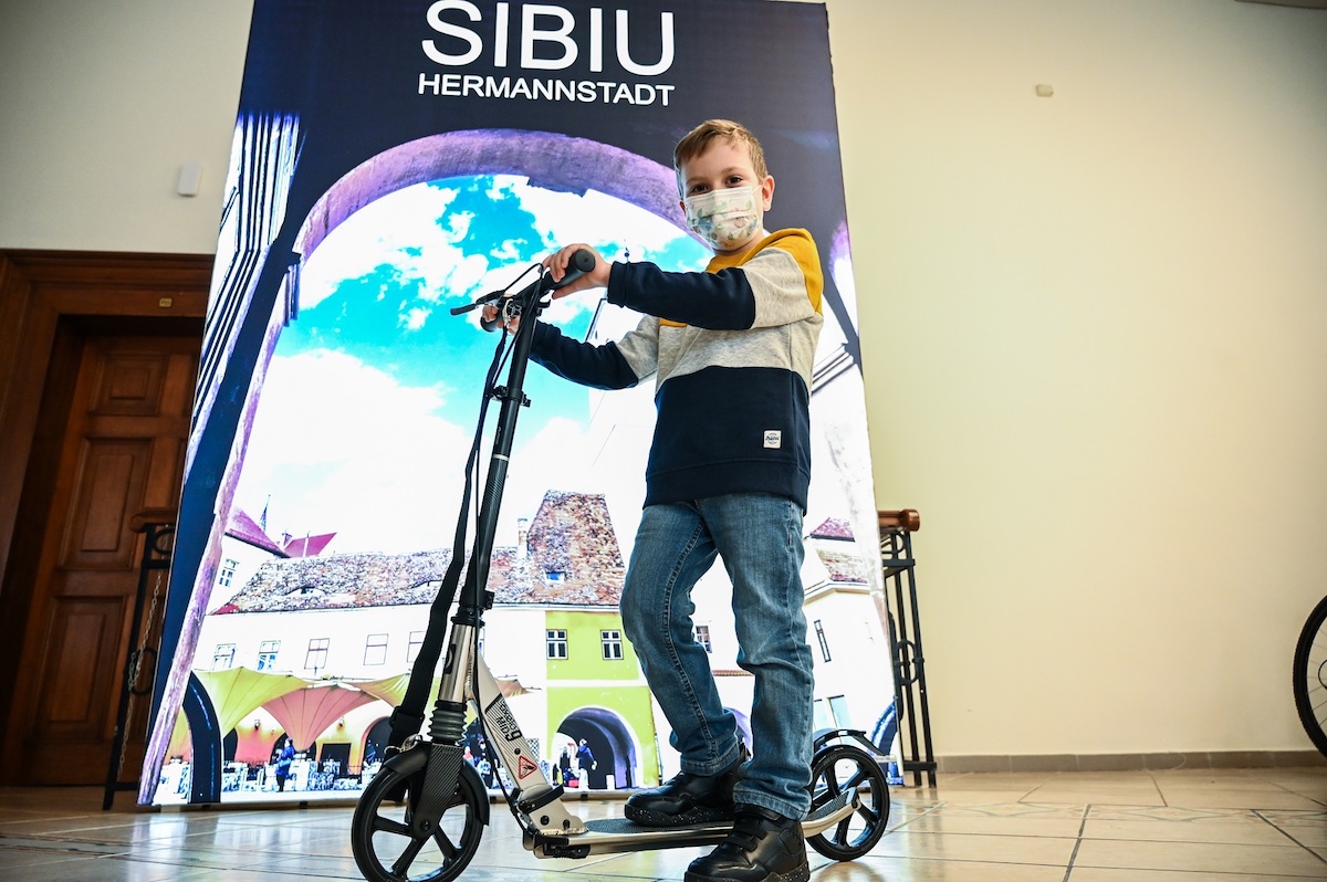 Primăria Sibiu: Câștigătorii concursurilor organizate cu ocazia Săptămânii Europene a Mobilității au intrat în posesia premiilor