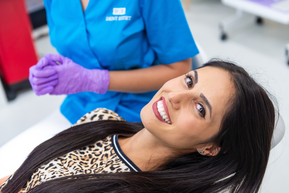 DENT ESTET lansează o nouă divizie în cadrul grupului - DE HypnoTherapy. Ce înseamnă hipnoza conversațională și care sunt beneficiile pentru pacientul DENT ESTET