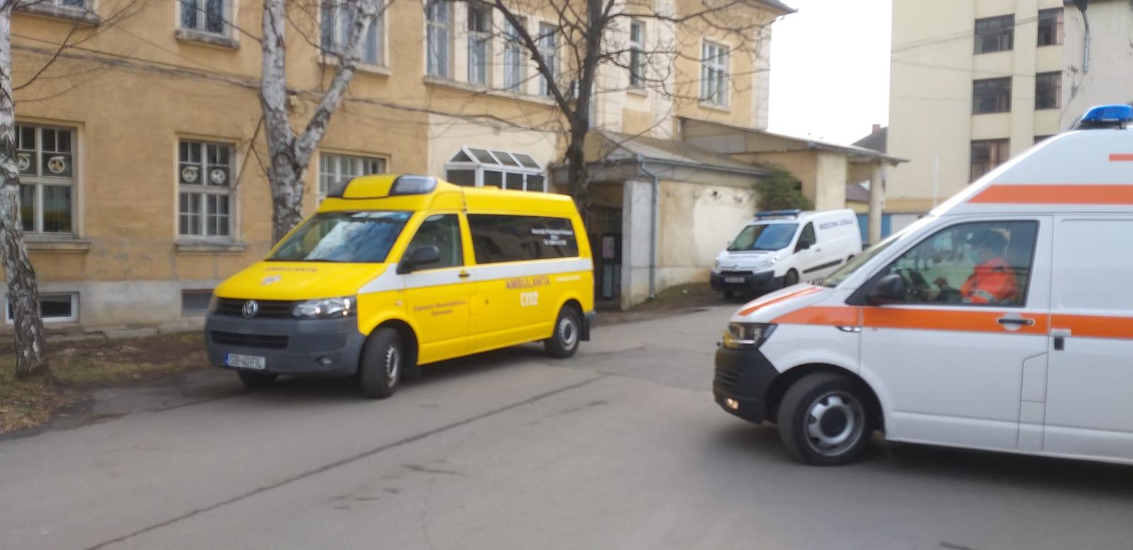 AFOS pune la dispoziția Spitalului Județean o ambulanță care transferă bolnavii cu Covid între secții