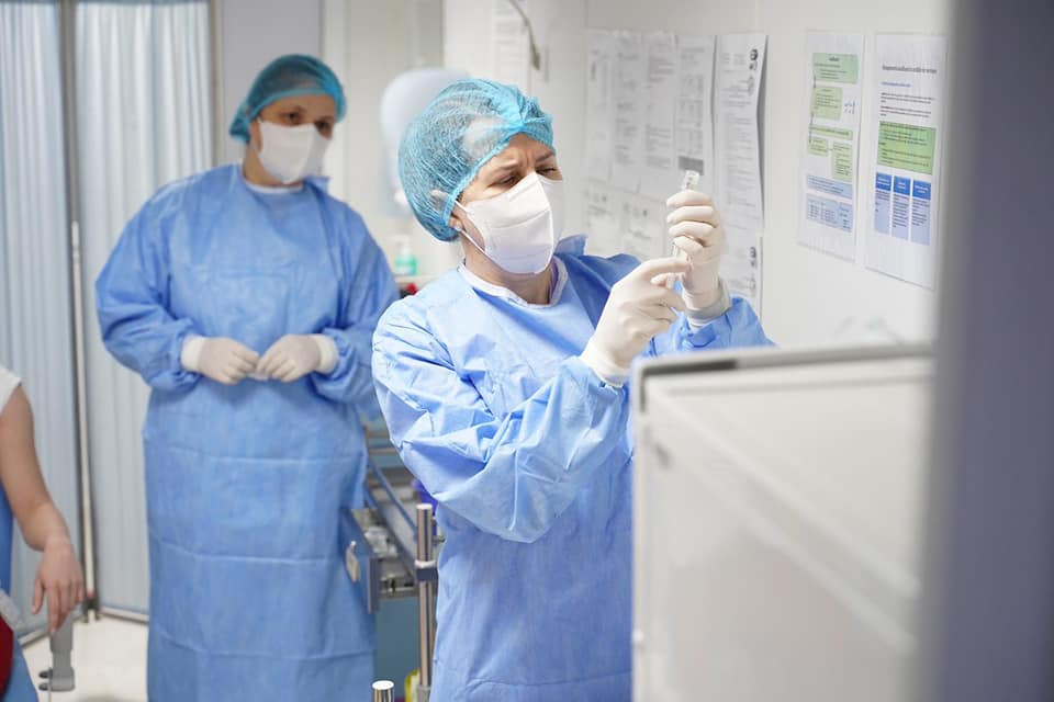 Aproape 1.000 de cadre medicale au fost vaccinate împotriva COVID-19. Nicio persoană nu a avut efecte adverse