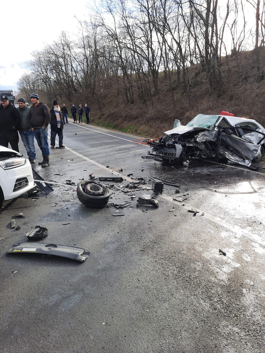 Actualizare- Trei persoane rănite în accidentul din Porumbacu de Jos. Traficul este blocat în continuare