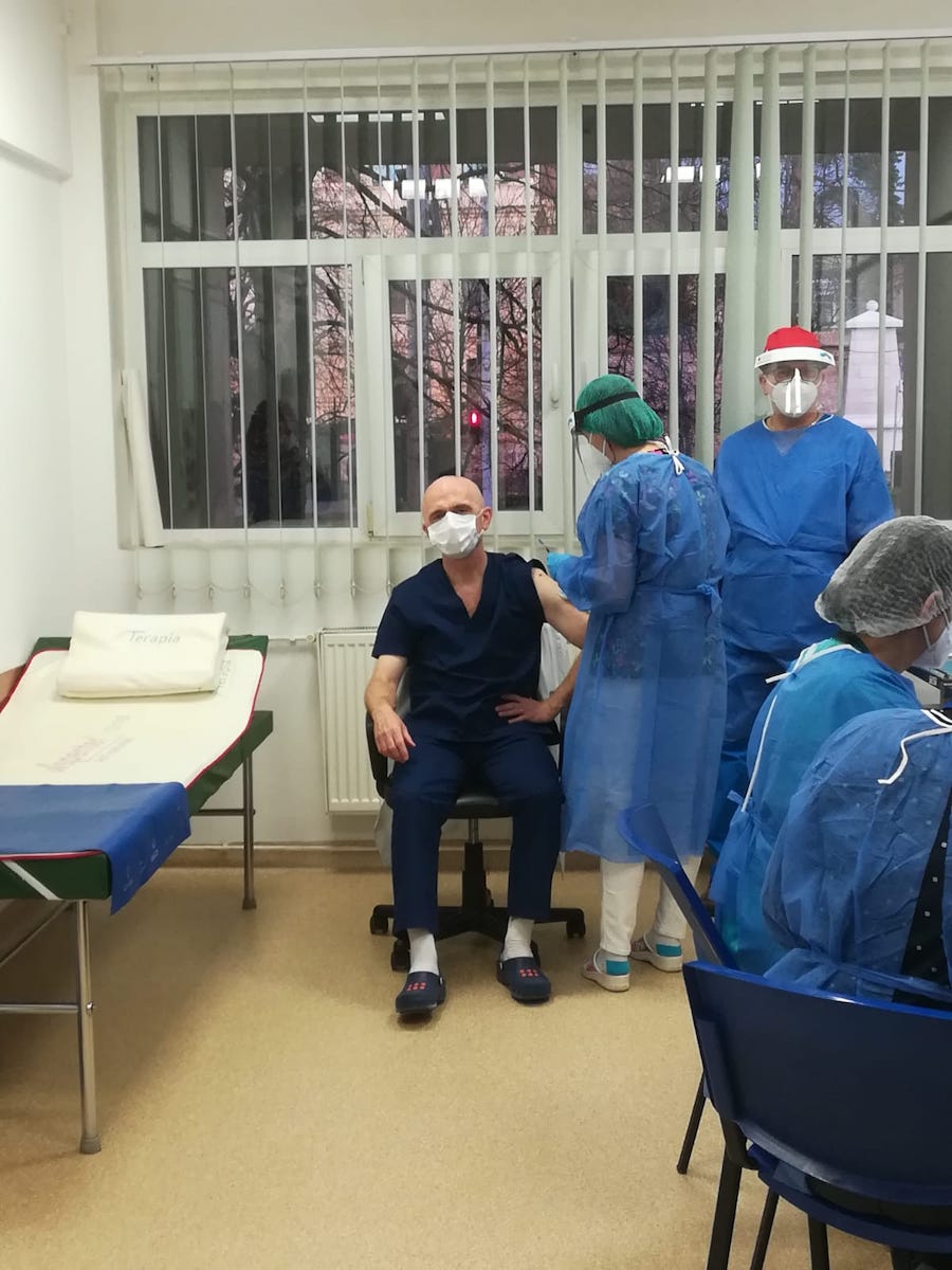 975 doze de vaccin anti-COVID au fost aduse la Sibiu. Vor fi administrate în primele zile ale lui 2021