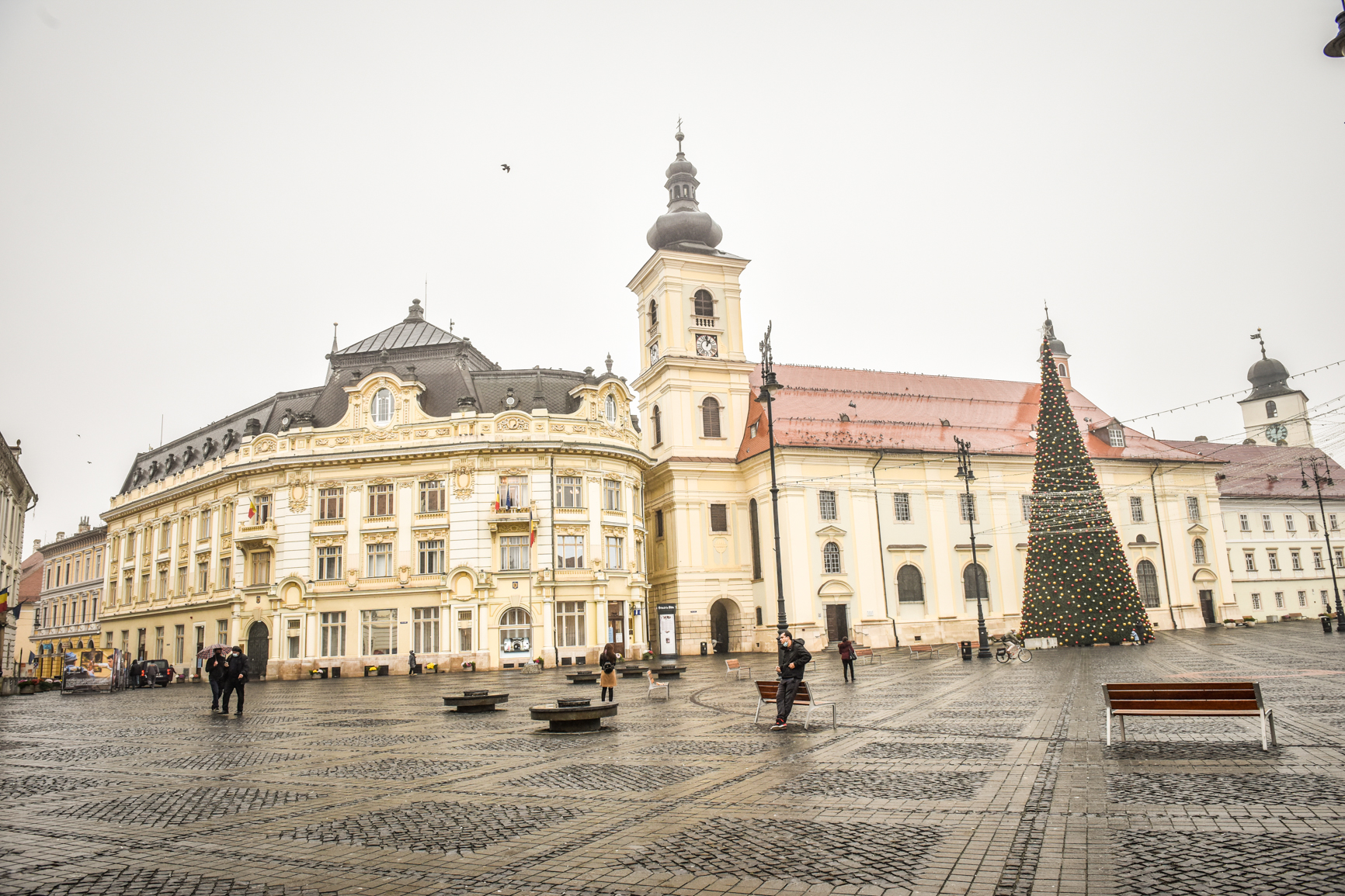 Primăria Sibiu: Cardurile pentru mese calde acordate persoanelor defavorizate din municipiul Sibiu au fost încărcate cu sumele aferente  