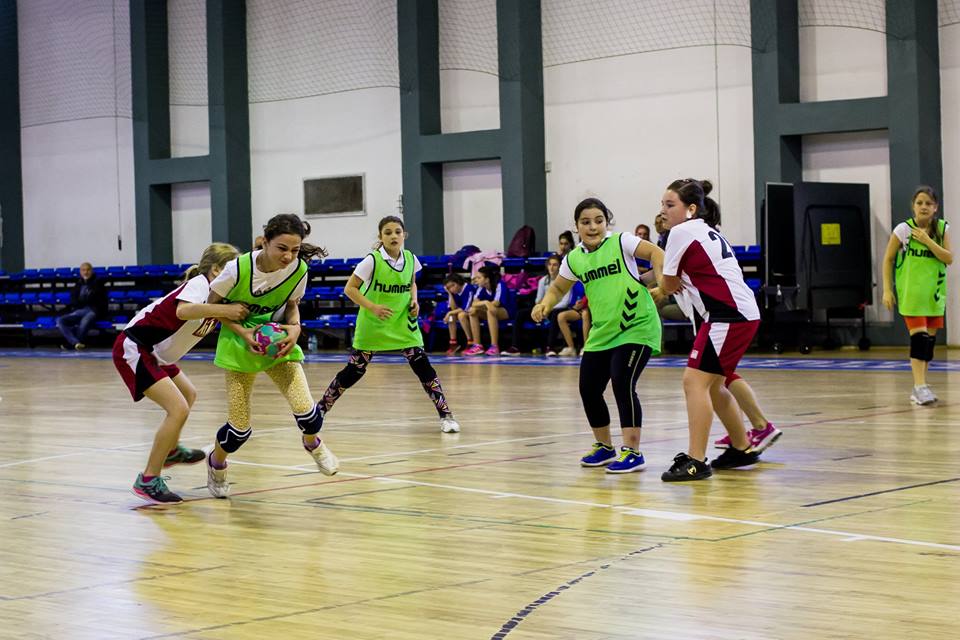 Turneu de minihandbal, în Sala “Transilvania”. Se sărbătoresc 95 de ani de handbal sibian