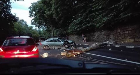 Valea Oltului, weekend sub cod portocaliu de inundații și accidente. Coloane de mașini pe zeci de km
