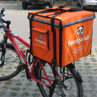 Am stat de vorbă cu bicicliștii de la foodpanda despre cum se circulă în Sibiu