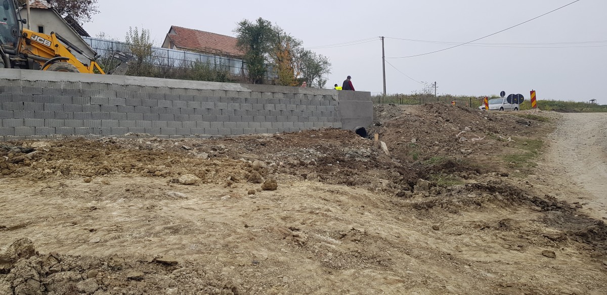 Consiliul Județean Sibiu a consolidat un tronson din drumul județean 104 G, între localitățile Săcădate și Nucet. Investiție de 420.000 lei