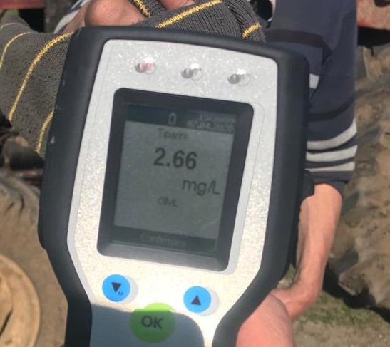 Șofer aproape de comă alcoolică, la plimbare cu tractorul, ziua în amiaza mare