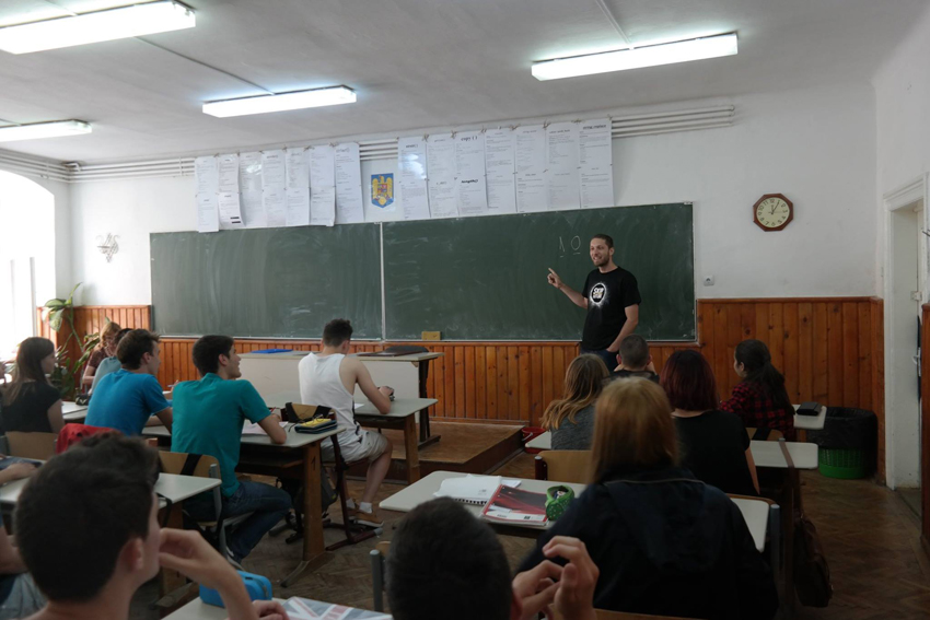 Liceenii din Sibiu care se pregătesc de BAC pot face cursuri de pregătire la Matematică. Unde și când se organizează