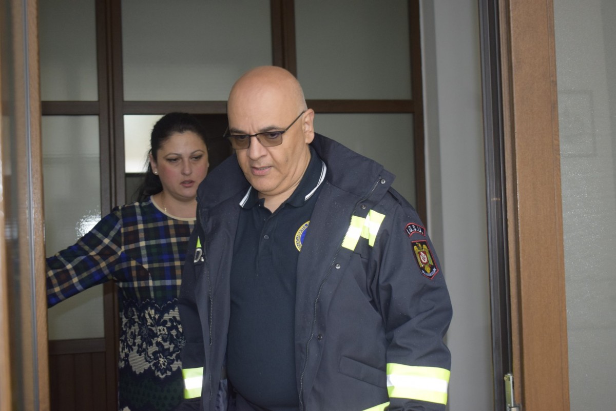 Raed Arafat: „S-a solicitat operatorilor mobili deschiderea numărului scurt 114”