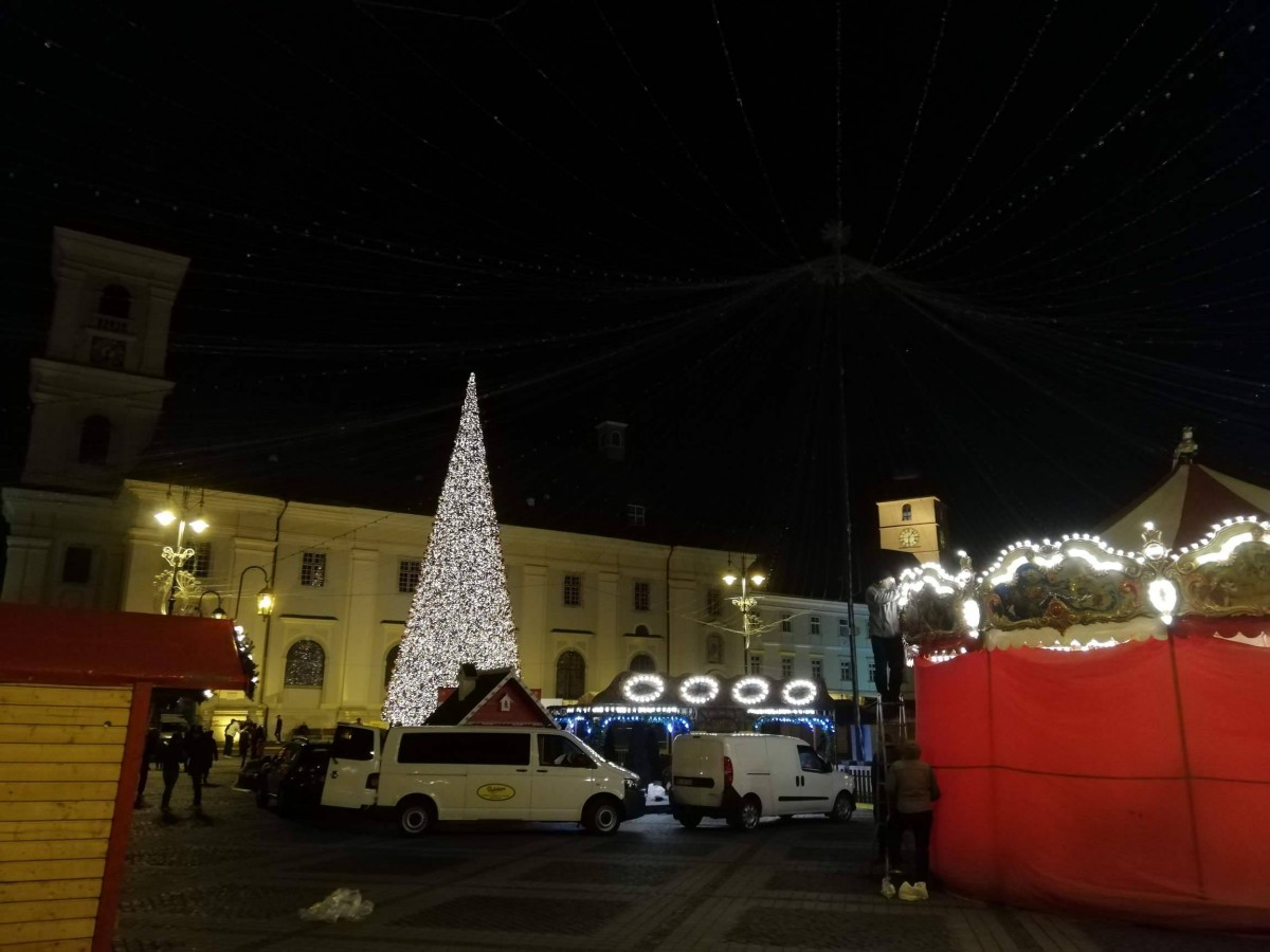 Se fac probe de lumini în Piața Mare FOTO