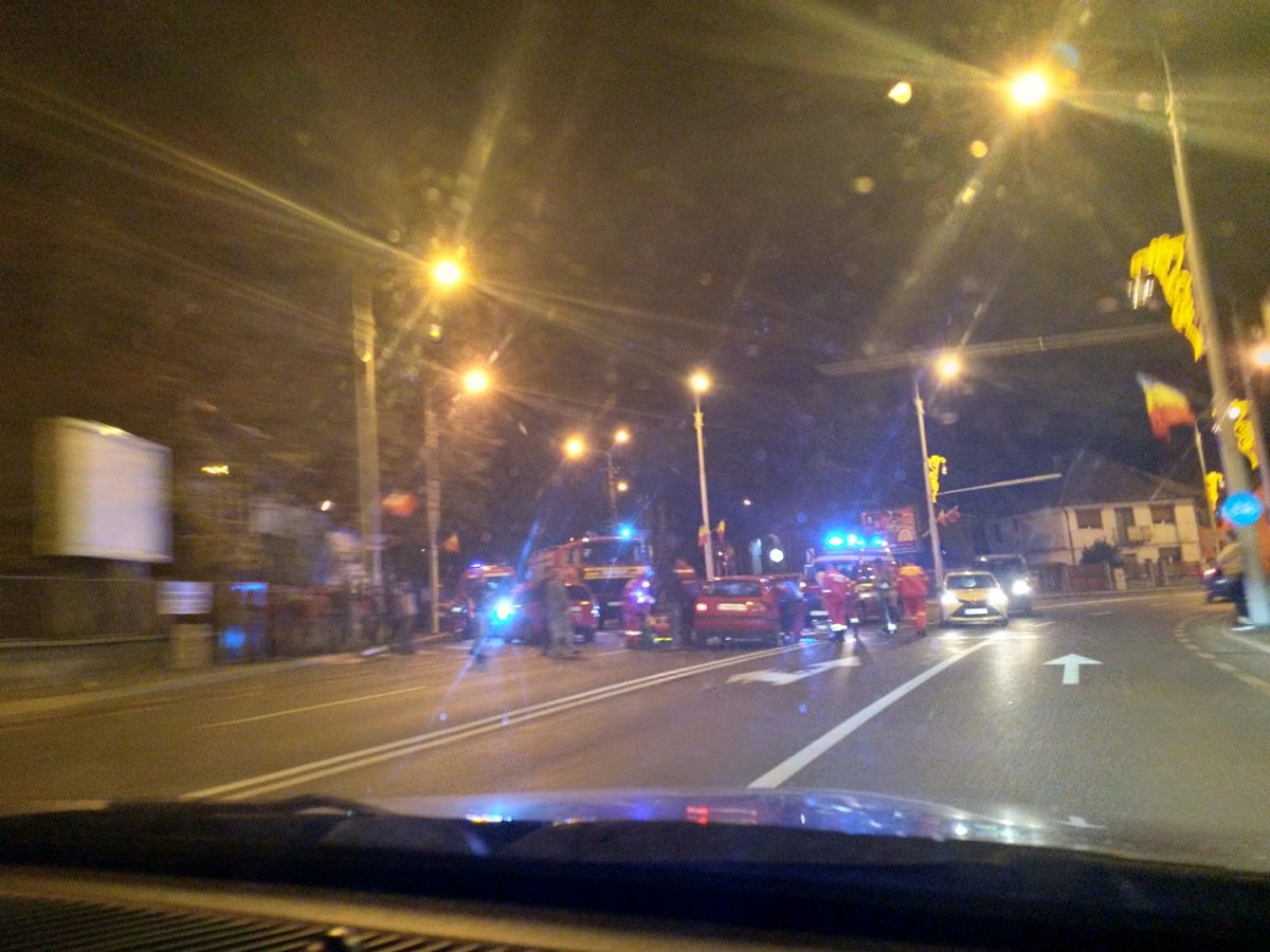 Coliziune între două mașini, pe Șoseaua Alba Iulia. Un bărbat este rănit