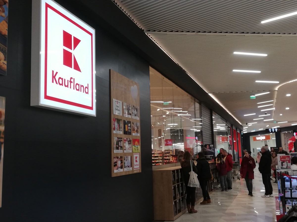 O nouă alarmă la Mall. Inundație la Kaufland și puțină panică