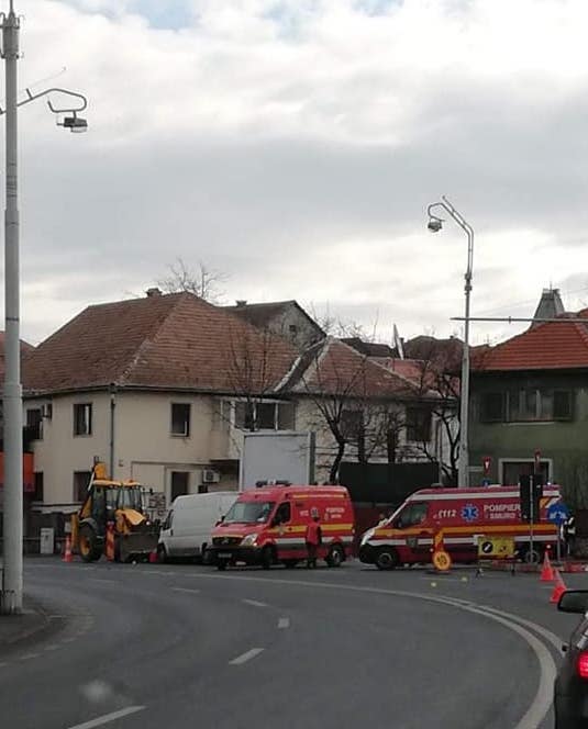 Doi lucrători Apă Canal au fost acroșați de un microbuz, pe Șoseaua Alba Iulia