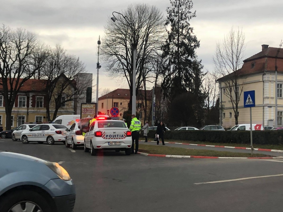 Femeie accidentată pe trecere, în apropiere de centrul orașului