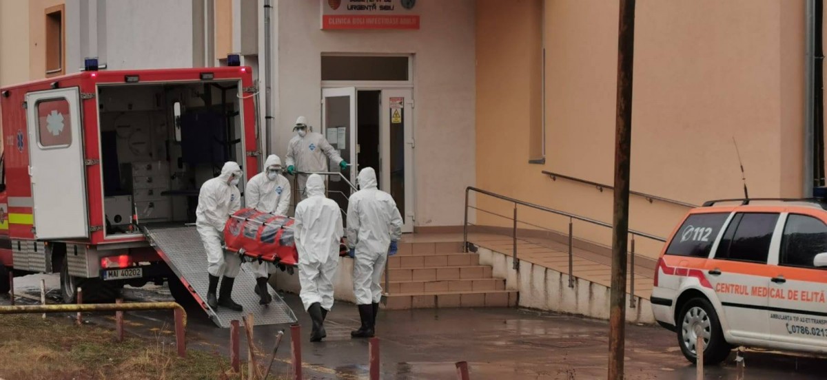 Coronavirus Sibiu: Suspect de infectare cu COVID-19, transportat astăzi la spital. Numărul internaților ajunge la 11